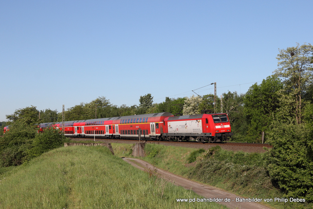 146 017 (DB Regio) mit dem RE5 in Richtung Emmerich in Duisburg Kaiserberg, 3. Mai 2014