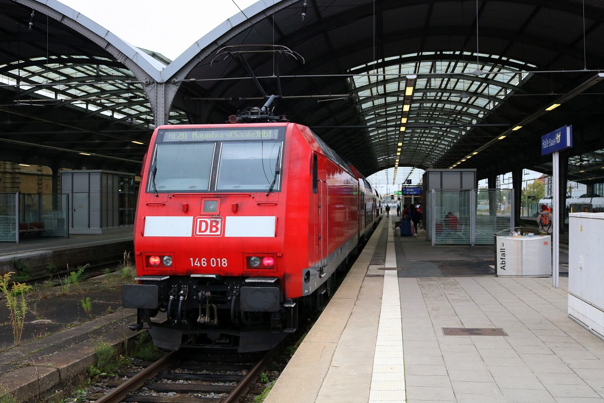 146 018 der Elbe-Saale-Bahn (DB Regio Südost) als RE 16203/RE 16311 (RE20) von Stendal nach Naumburg(Saale)Hbf steht in Halle(Saale)Hbf auf Gleis 4. [24.9.2017 - 8:49 Uhr]