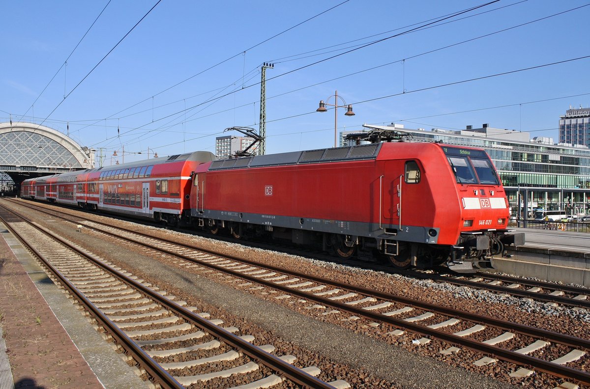 146 021 fährt am 30.9.2017 mit der S1 von Meißen Triebischtal nach Schöna aus dem Dresdener Hauptbahnhof aus.