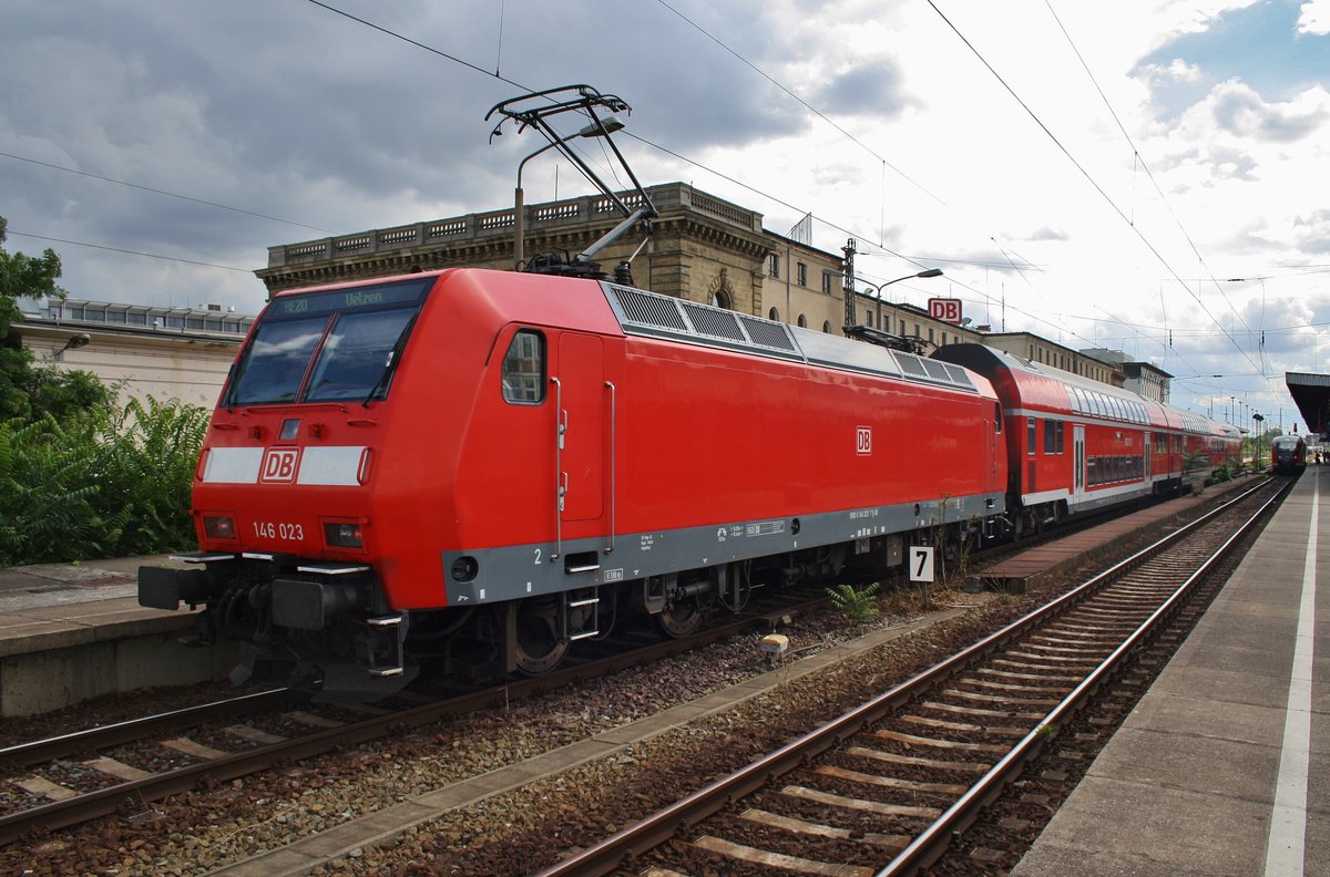 146 023 steht am 1.8.2016 mit RE20 (RE17663) aus Uelzen im Magdeburger Hauptbahnhof.