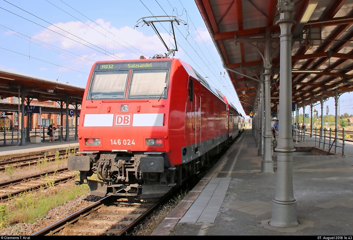 146 024 der Elbe-Saale-Bahn (DB Regio Südost) als RB 16223 (RB32) von Salzwedel steht in ihrem Endbahnhof Stendal auf Gleis 4.
[7.8.2018 | 16:43 Uhr]