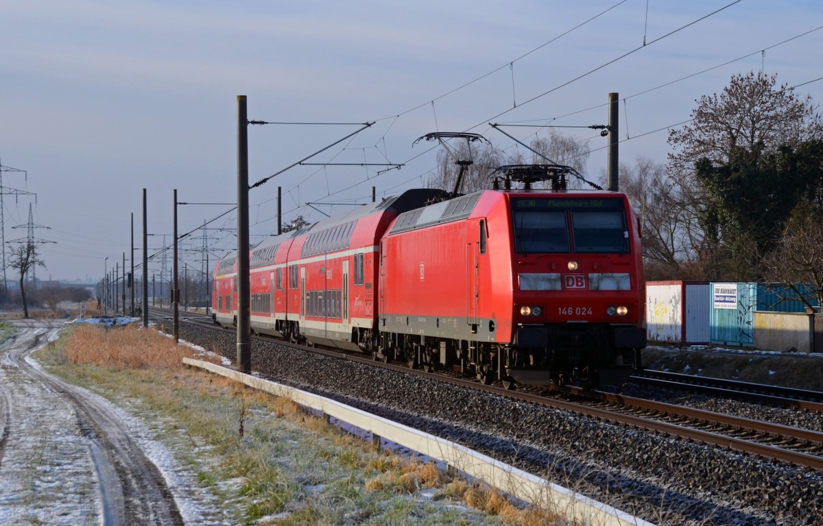 146 024 wird nach der Umbeheimatung nach Magdeburg von dort aus nun auf dem RE von Magdeburg nach Naumburg(Saale) eingesetzt. Am 09.01.16 passiert sie mit einem RE nach Magdeburg Braschwitz.