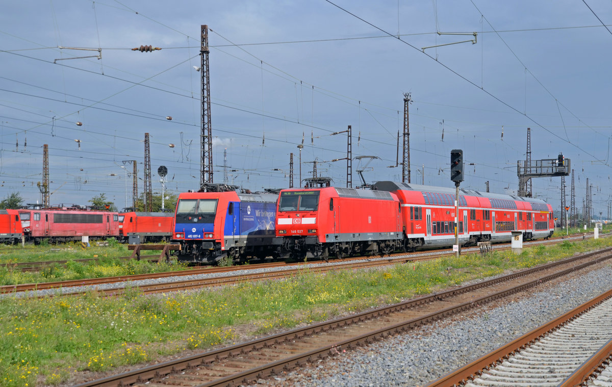 146 027 durcheilt am 20.08.16 mit einem RE von Magdeburg nach Naumburg den Bahnhof Großkorbetha.