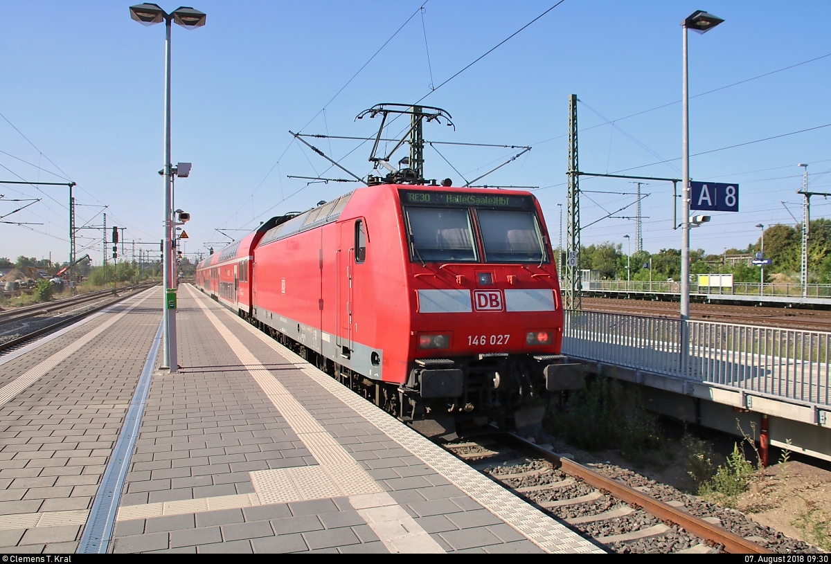 146 027 der Elbe-Saale-Bahn (DB Regio Südost) als RE 16315 (RE30) nach Halle(Saale)Hbf steht in seinem Startbahnhof Magdeburg Hbf auf Gleis 9.
[7.8.2018 | 9:30 Uhr]