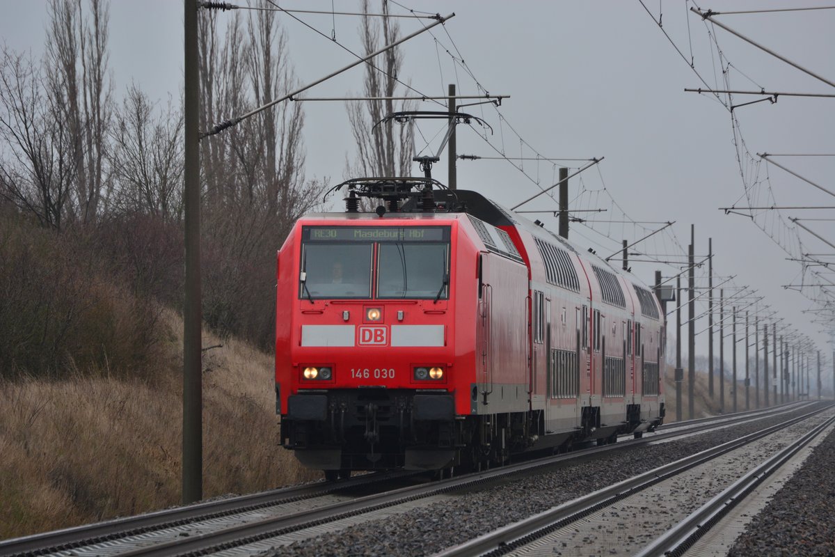 146 030 rollt als RE30 in den Haltepunkt Arensdorf bei Köthen ein.

Arensdorf 01.03.2019