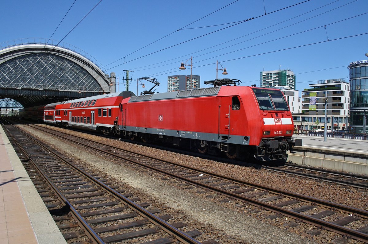 146 031 macht sich am 27.5.2017 mit der S1 von Meißen Triebischtal nach Bad Schandau im Dresdener Hauptbahnhof auf den Weg.
