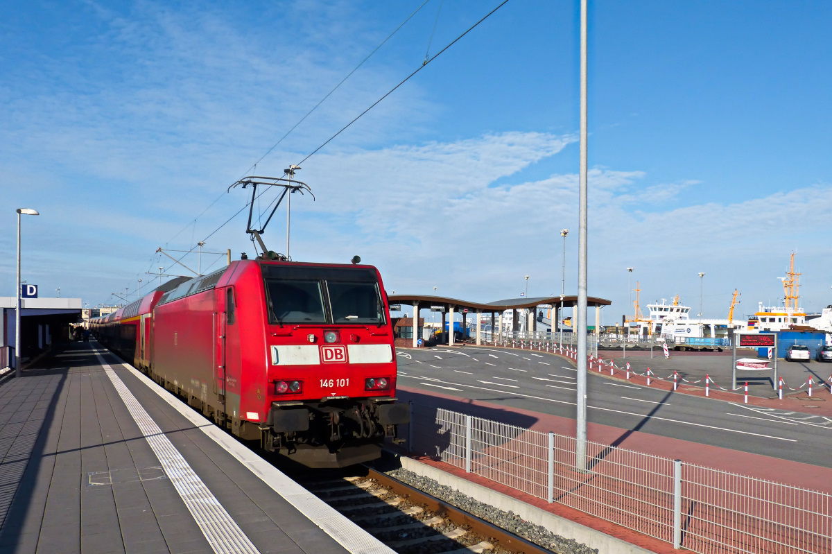 146 101 im Bahnhof Norddeich-Mole 28.02.2015