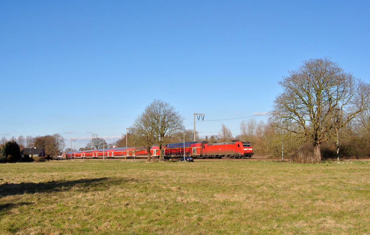 146 101 fuhr am 12.03.2015 mit einem RE von Norddeich Mole nach Hannover, hier in Leer.