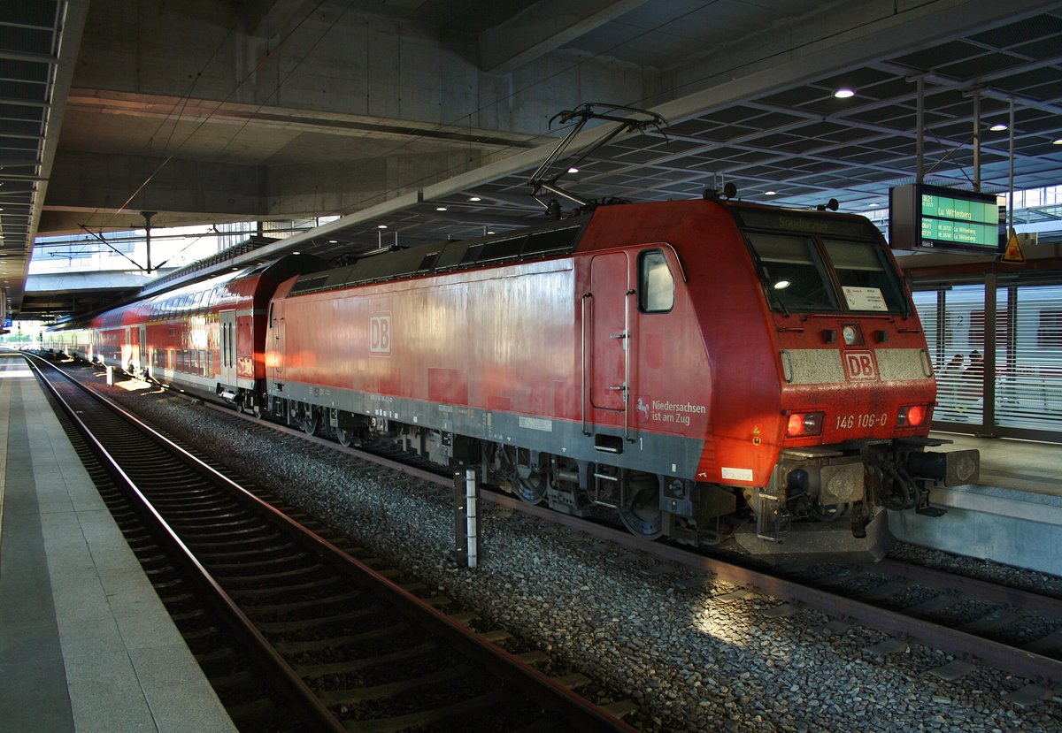 146 106-0 steht am Morgen des 28.5.2017 mit dem E28728 von Berlin Südkreuz nach Lutherstadt Wittenberg Hauptbahnhof in Berlin Südkreuz bereit.