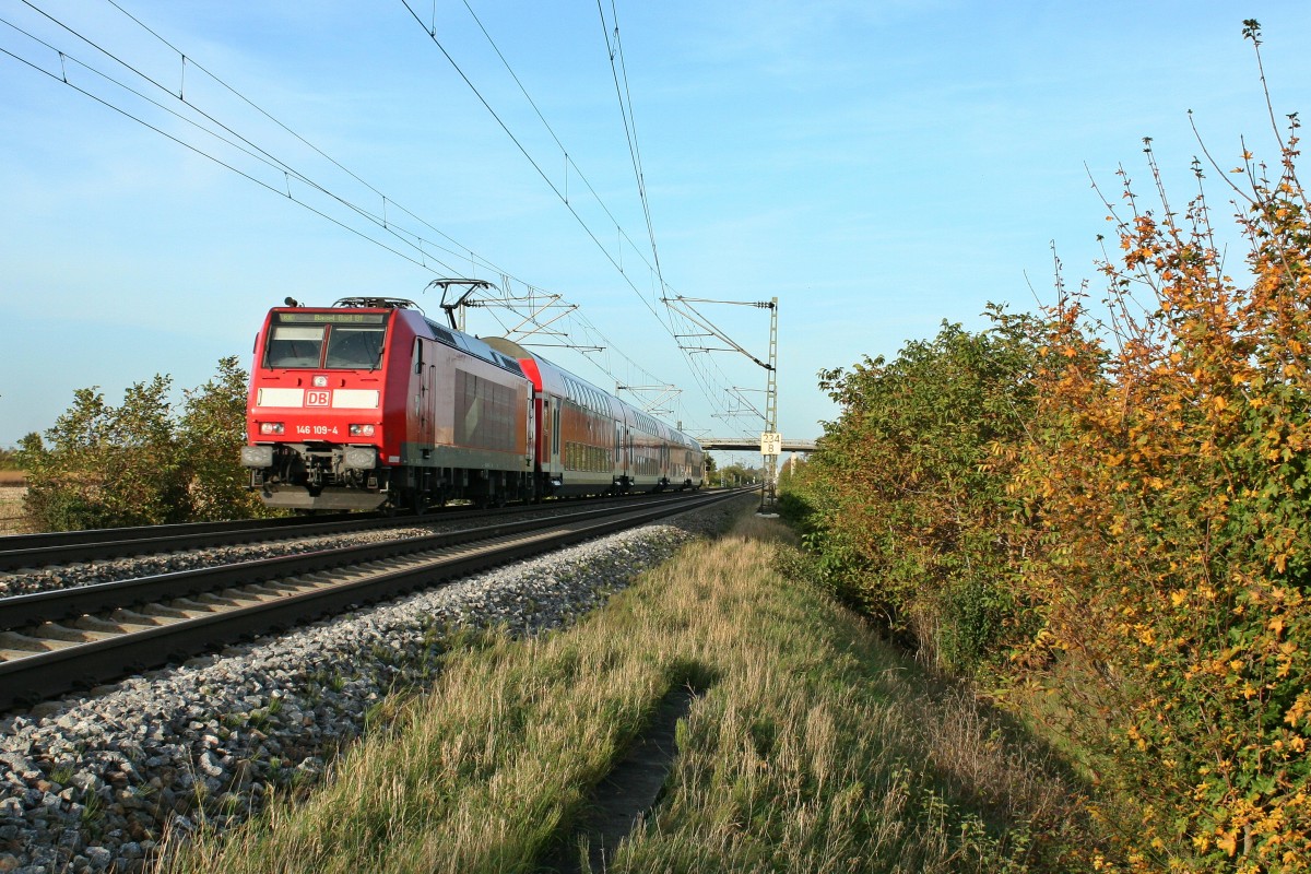146 109-4 mit einem frhabendlichen RE von Offenburg nach Basel Bad. Bf am 26.10.13 bei Hgelheim.