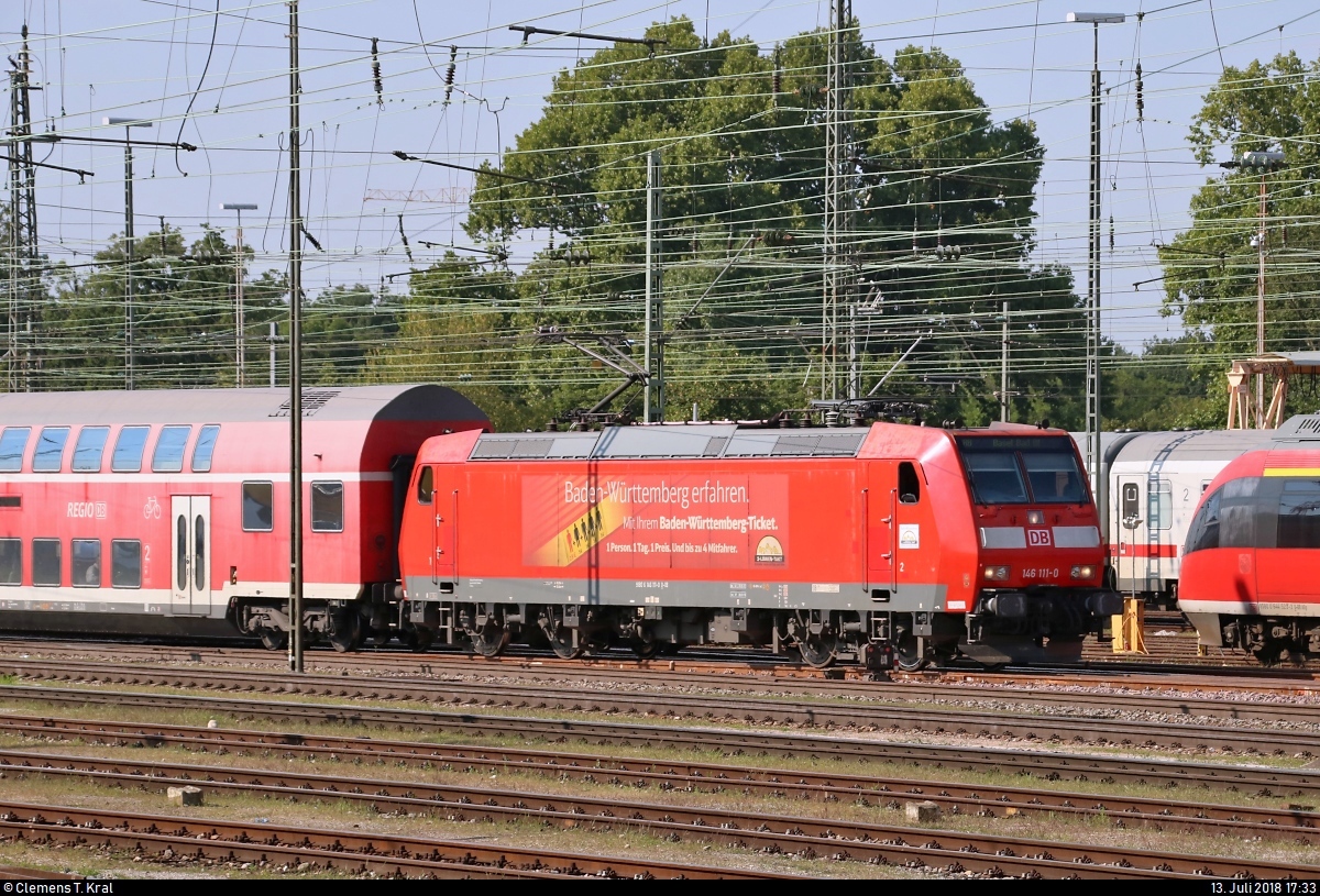 146 111-0  Baden-Württemberg erfahren  von DB Regio Baden-Württemberg als RB 17031 von Offenburg erreicht ihren Endbahnhof Basel Bad Bf (CH) auf Gleis 9.
Aufgenommen vom öffentlich zugänglichen Parkplatz neben der Schwarzwaldallee.
[13.7.2018 | 17:33 Uhr]