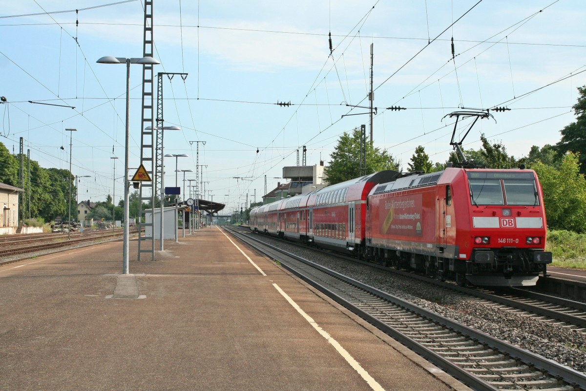 146 111-0 mit einem RE nach Offenburg am Vormittag des 25.07.13 bei der Einfahrt in den Bahnhofs Mllheim (Baden).
