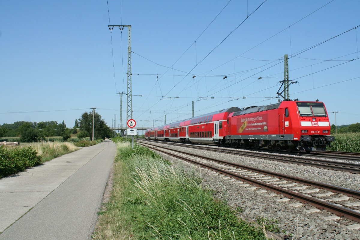 146 111-0 mit einem RE nach Offenburg am Nachmittag des 02.08.13 kurz anch dem Halt in Bahnhof Mllheim (Baden).