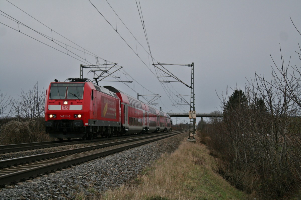 146 111-0 mit einem RE von Offenburg nach Basel Bad. Bf am Nachmittag des 03.01.14 bei Hgelheim.
Gre an das Lokpersonal!