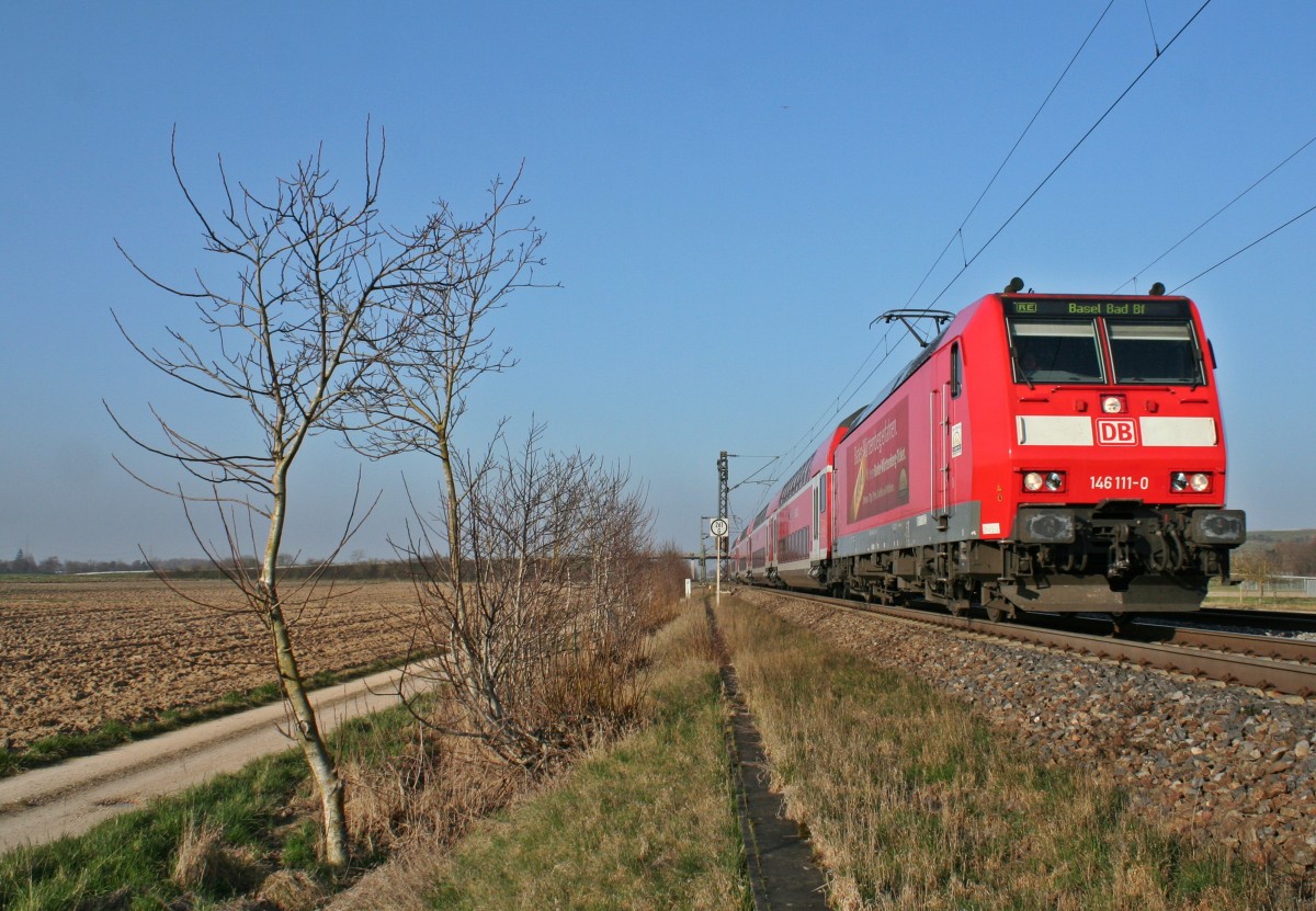146 111-0 mit einem RE von Offenburg nach Basel Bad. Bf am Nachmittag des 08.03.14 sdlich von Hgelheim.