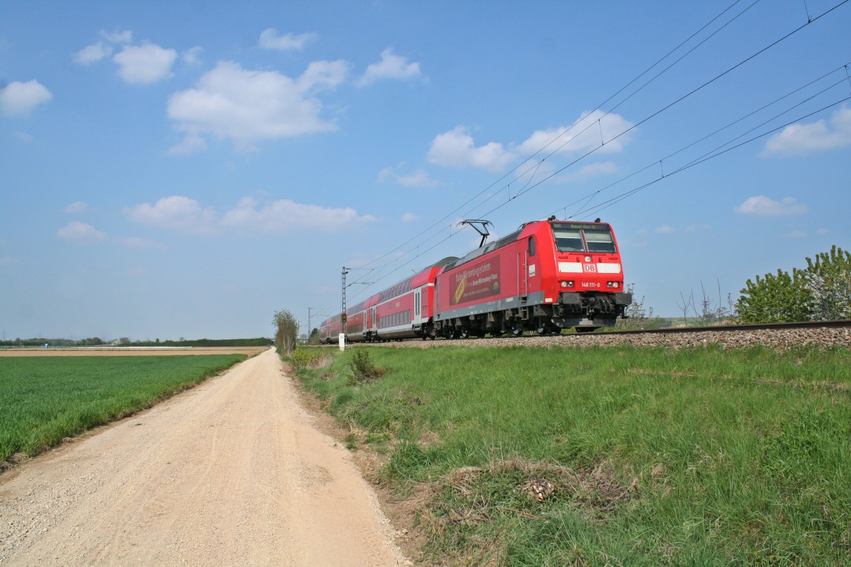 146 111-0 mit einem RE von Offenburg nach Basel Bad. Bf am Nachmittag des 13.04.14 sdlich von Hgelheim.