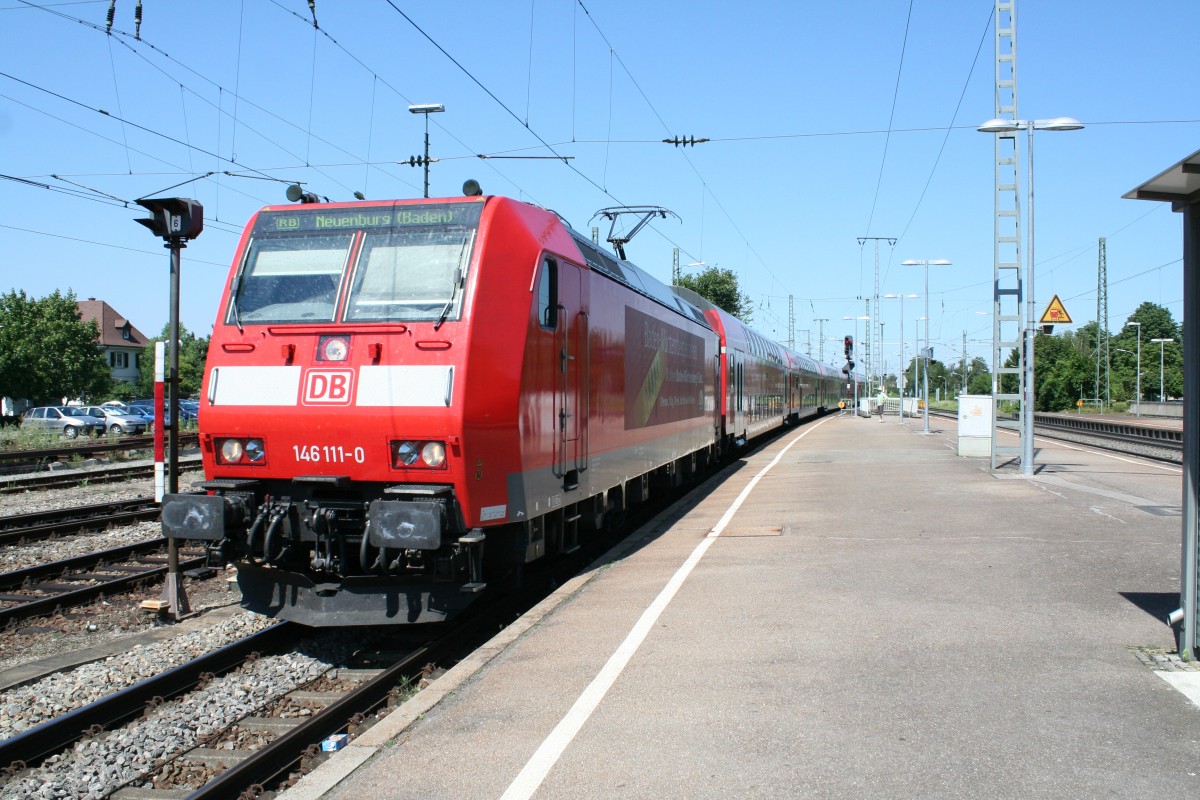 146 111-0 mit einer RB nach Neuenburg (Baden) am Nachmittag des 02.08.13 bei der Einfahrt in Mllheim (Baden).