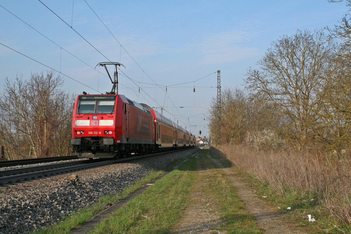 146 112-8 mit dem RE 26514 von Basel Bad. Bf nach Offenburg am Nachmitatg des 27.03.14 beim Verlassen des Bahnhofs Heitersheim.