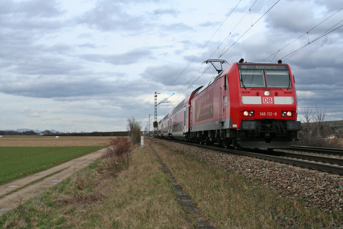 146 112-8 mit einem RE von Offenburg nach Basel Bad. Bf am Nachmittag des 27.02.14 bei Hgelheim.