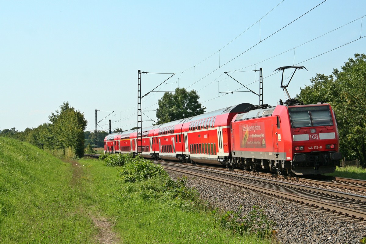 146 112-8 mit einer RB auf der Fahrt von Neuenburg (Baden) nach Offenburg am Nachmittag des 01.08.14 nrdlich von Kollmarsreute.