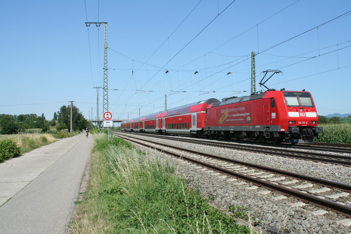 146 113-6 mit einem RE nach Offenburg am 02.08.13 bei der Ausfahrt aus dem Bahnhof Mllheim (Baden).