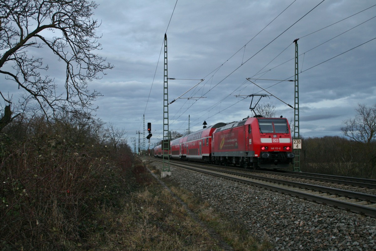 146 113-6 mit einem RE von Basel nach Offenburg am Nachmittag des 14.02.14 sdlich von Mllheim (Baden).