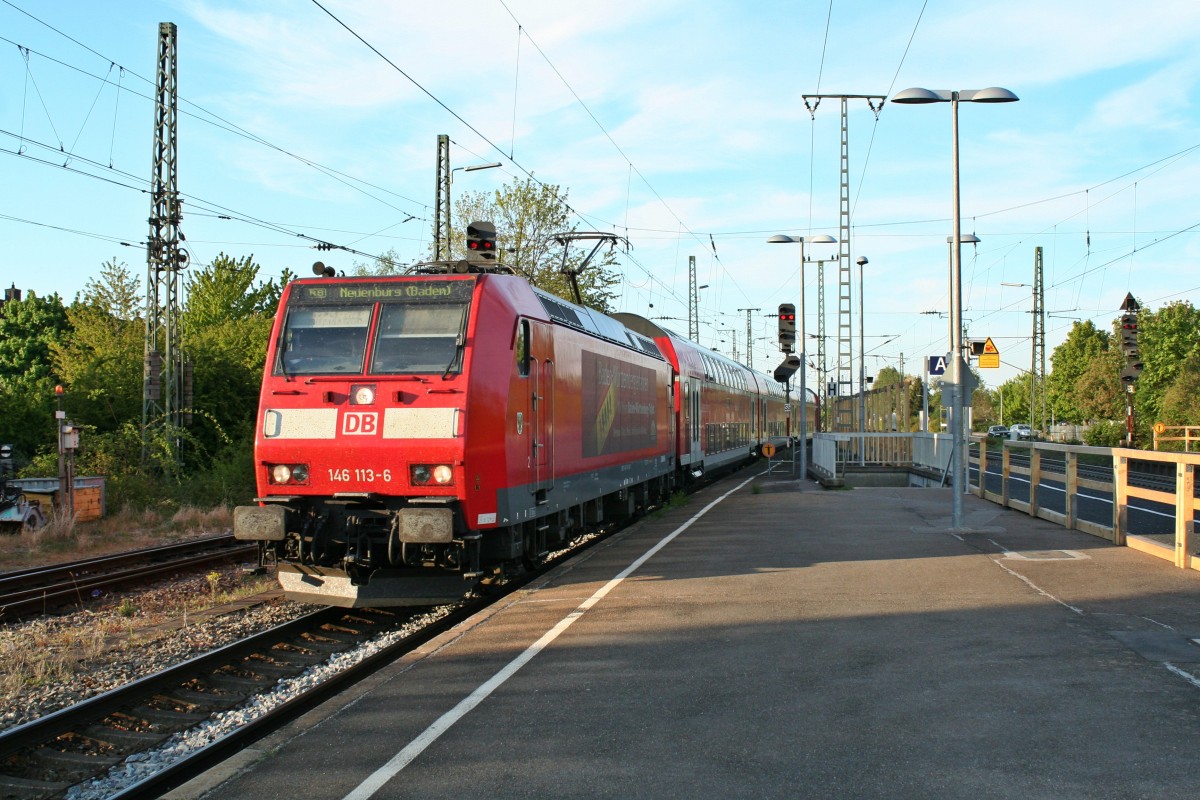 146 113-6 mit einer RB von Offenburg nach Neuenburg (Baden) am Abend des 17.04.14 bei der Einfahrt in Müllheim (Baden).