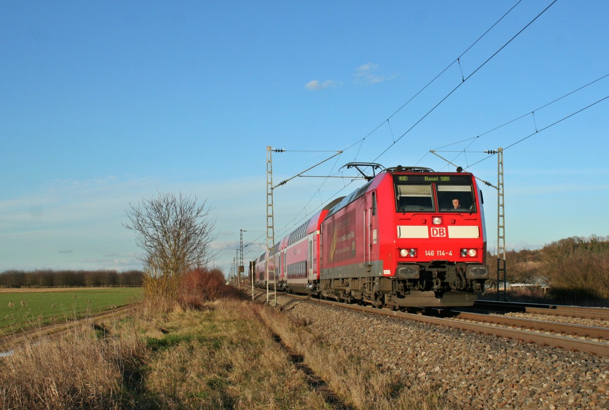146 114-4 mit einem RE von Offenburg nach Basel SBB am Nachmittag des 11.02.14 bei Hgelheim.