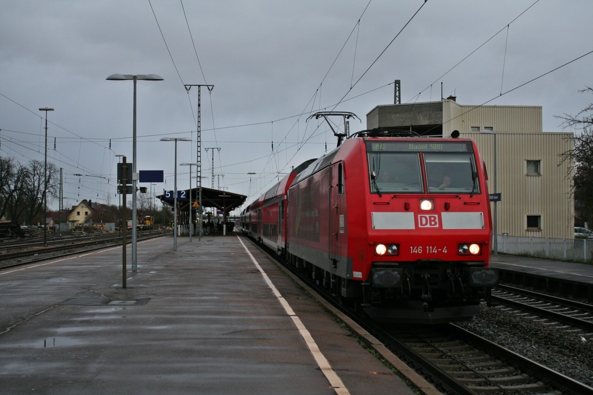 146 114-4 mit einem RE von Offenburg nach Basel SBB am Nachmittag des 28.02.14 kurz nach dem Halt in Mllheim (Baden).
Gre an die beiden Lokfhrer!
