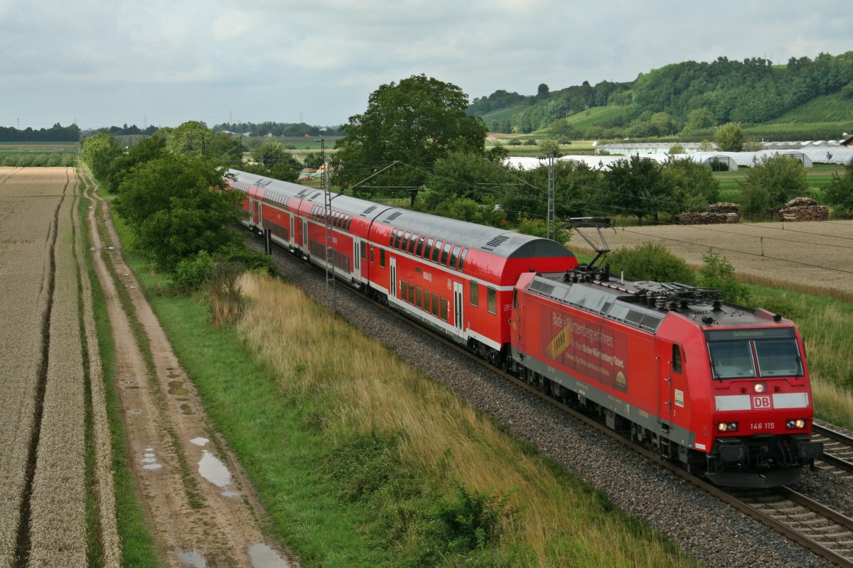 146 115 mit einem RE von Offenburg nach Schliengen am Nachmittag des 11.07.14 nrdlich des Weinrtchens Hgelheim.