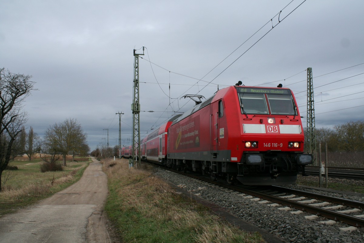 146 116-9 brachte am Nachmittag des 14.02.14 eine RB von Offenburg nach Neuenburg (Baden). Hier konnte ich die Garnitur bei der Einfahrt in Mllheim (Baden) auf Gleis 14 festhalten.