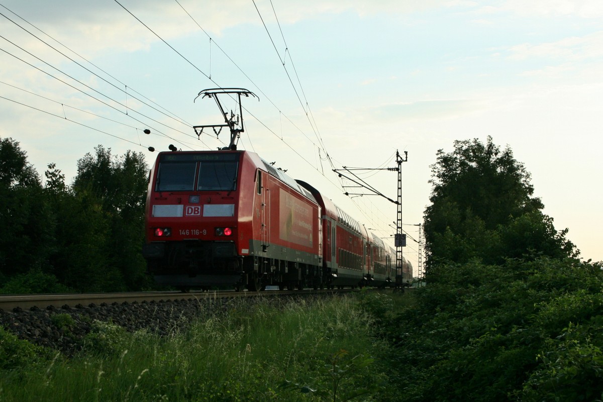 146 116-9 mit einem RE nach Offenburg am Morgen des 25.07.13 beim verlassen des Mllheimer Bahnhofsbereichs.