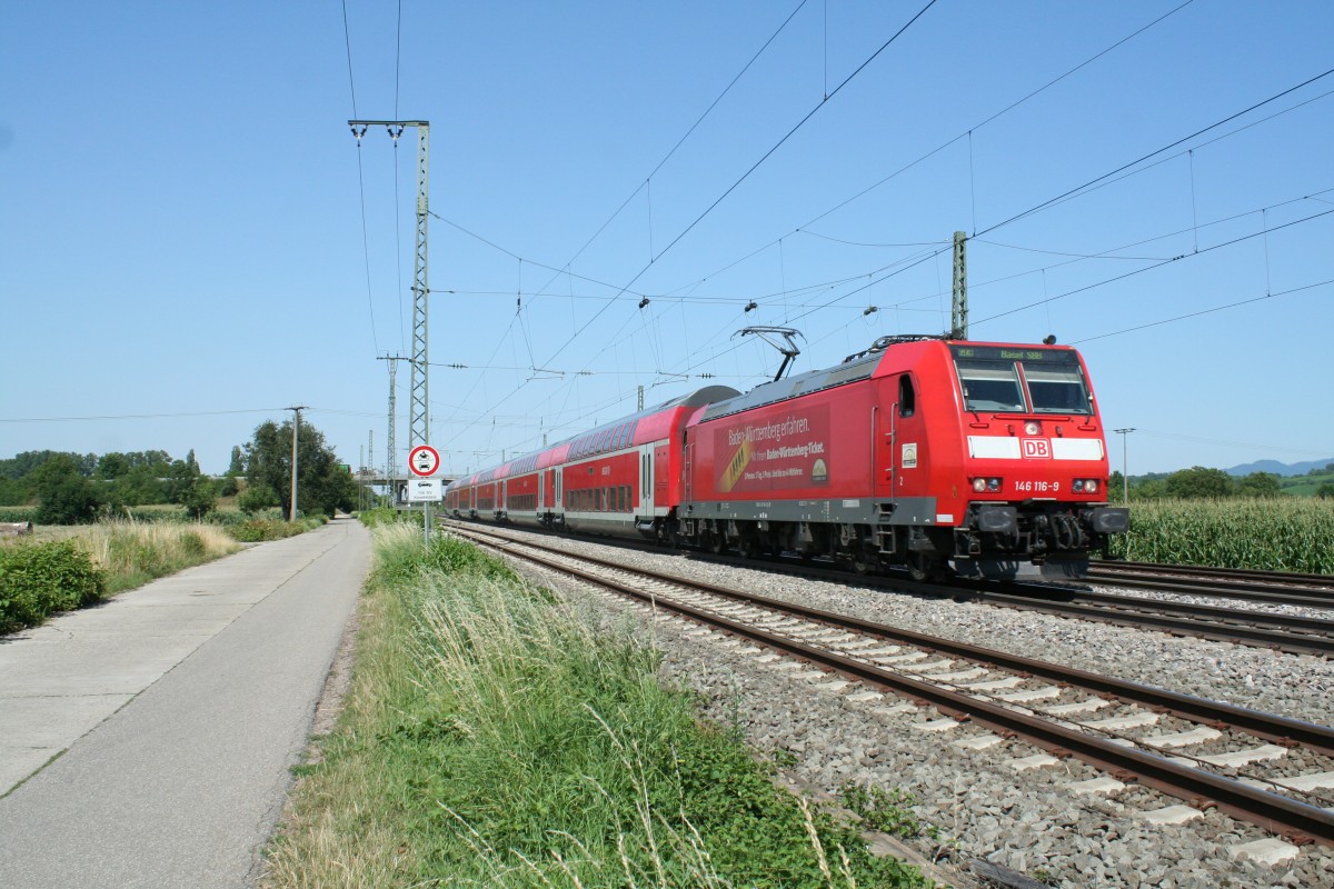 146 116-9 mit einem RE von Offenburg nach Basel SBB am 02.08.13 bei der Einfahrt in den sdbadischen Bahnhof Mllheim (Baden).