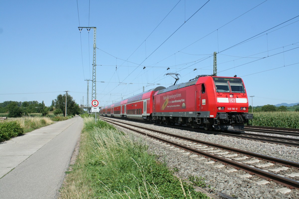 146 116-9 mit einem RE von Offenburg nach Basel SBB am 02.08.13 bei der Einfahrt in den sdbadischen Bahnhof Mllheim (Baden).