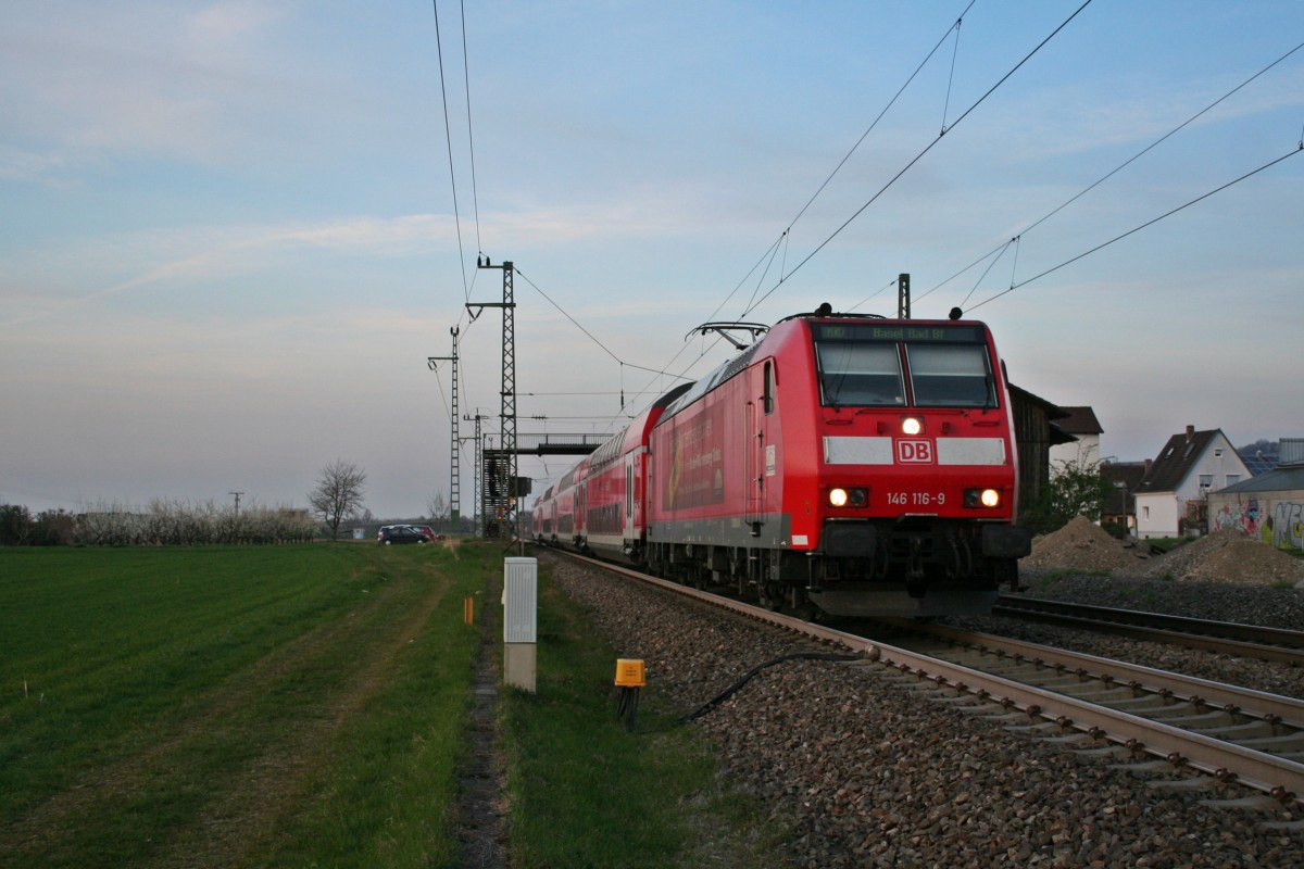 146 116-9 mit einem RE von Offenburg nach Basel Bad. Bf am Abend des 29.03.14 beim Verlassen des Haltepunktes Auggen.