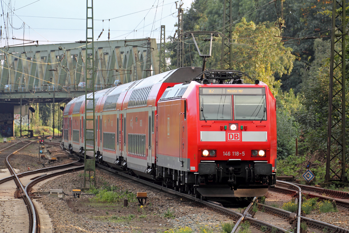 146 118-5 mit RE 2 nach Münster Hbf. durchfährt Recklinghausen-Süd 23.9.2015