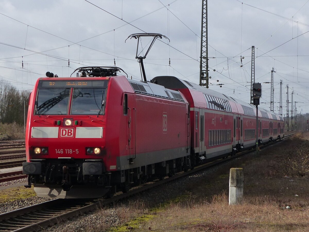 146 118 erreicht mit RE 2 von Düsseldorf nach Münster den Bahnhof Haltern, 21.02.17