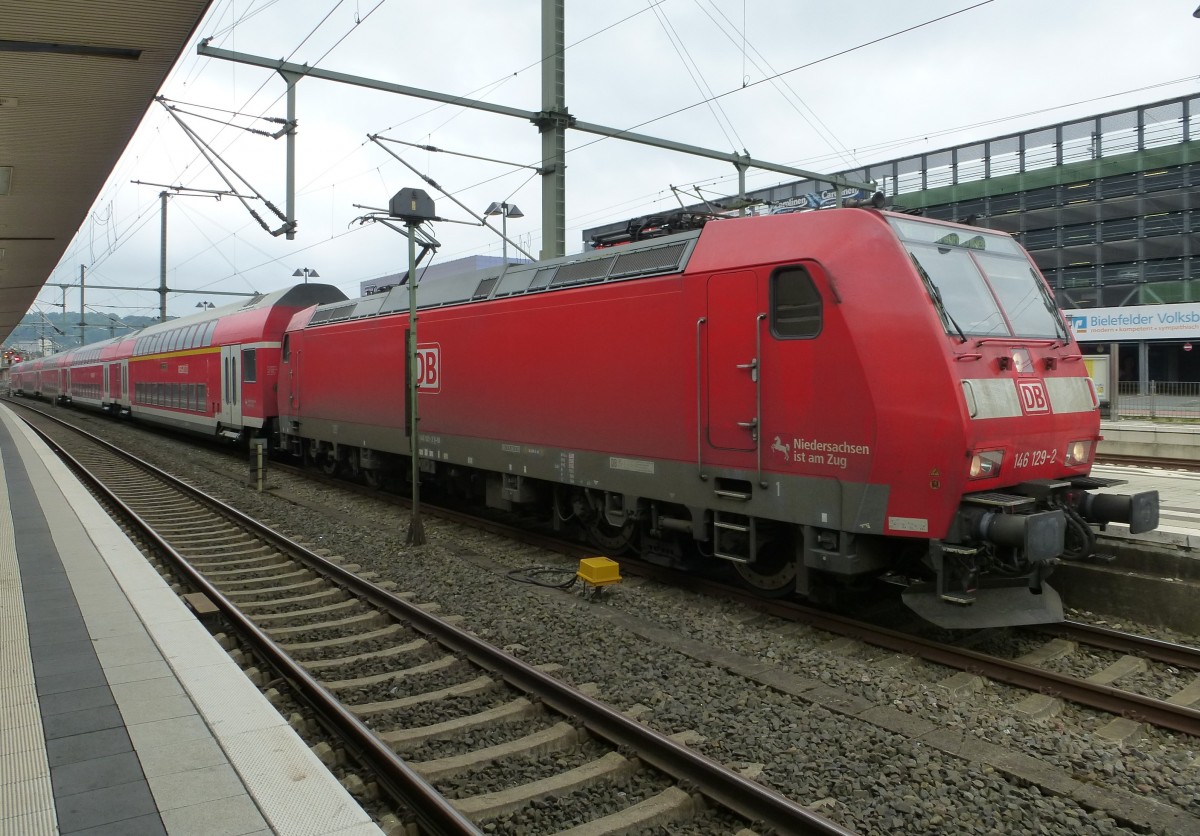 146 129-2 steht hier am 19.08.2013 im Bielefelder Hauptbahnhof.