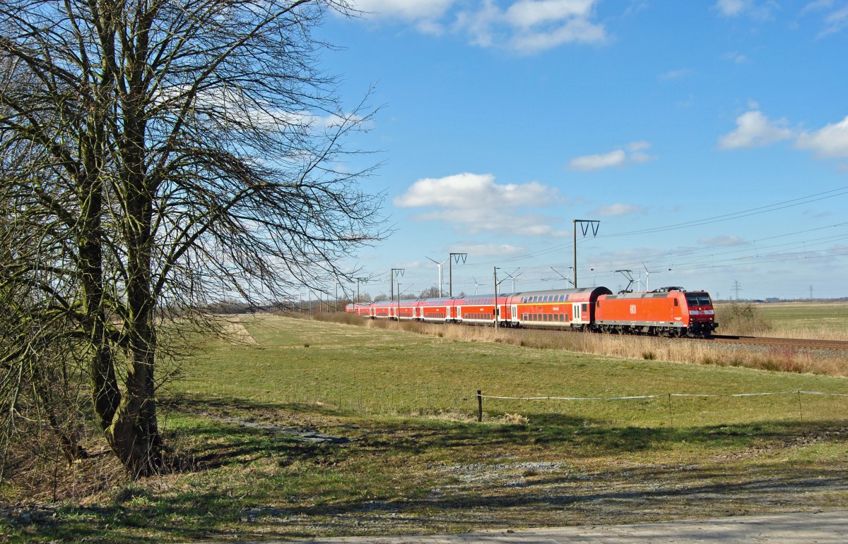 146 130 fuhr am 13.03.2015 mit einem RE von Norddeich Mole nach Hannover, hier bei Petkum.