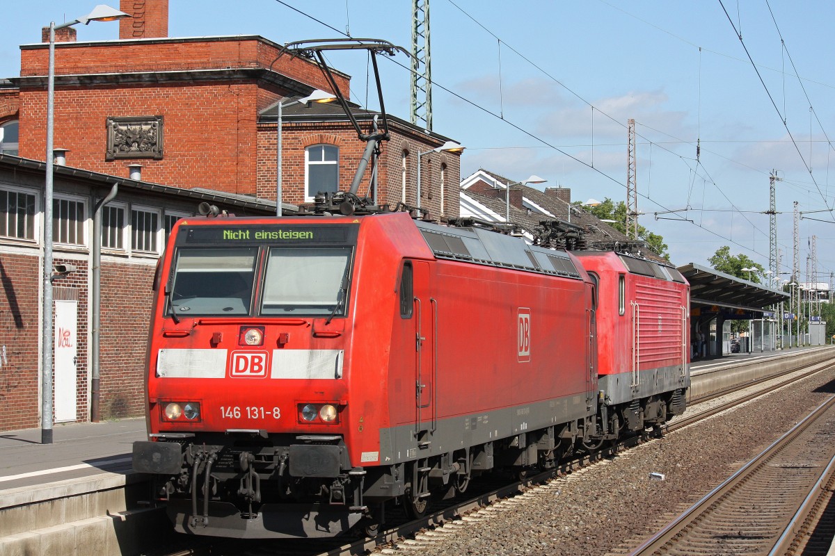 146 131 mit 143 834 am 6.8.13 als Lokzug in Verden (Aller).