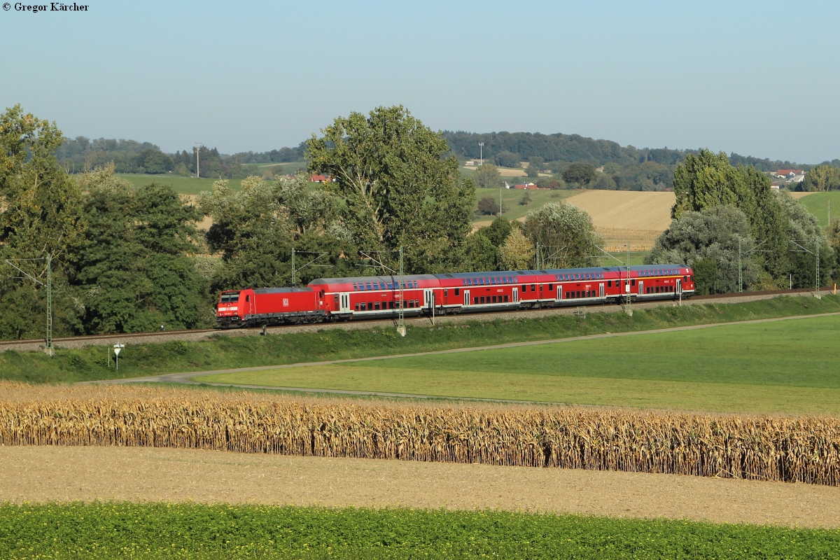 146 2** mit dem RE 19503 (Heidelberg-Stuttgart) bei Gondelsheim, 02.10.2015.