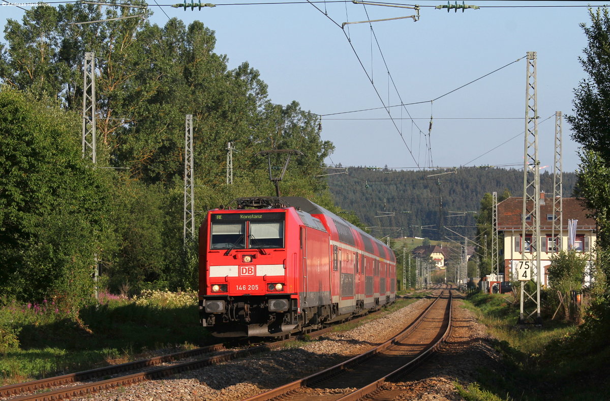 146 205-0 mit dem RE 4709 (Karlsruhe Hbf-Konstanz) bei Peterzell 13.7.18