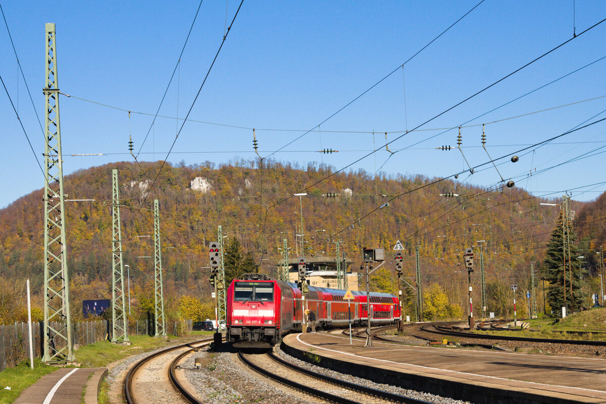 146 205 mit RE5 Stuttgart-Ulm am 13.11.2022 in Geislingen/Steige. 