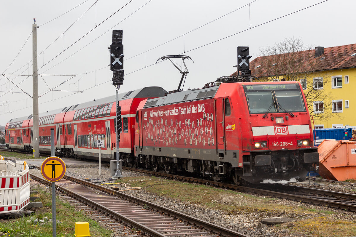 146 208-4 in Enzisweiler nach Friedrichshhafen. 2.4.22