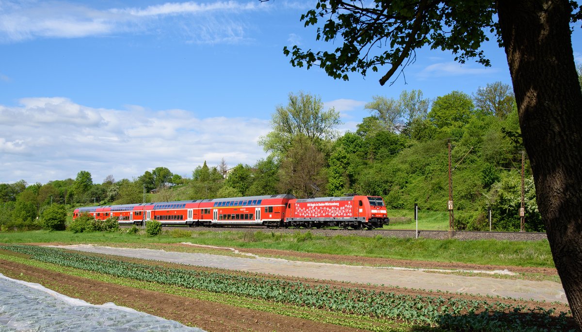 146 209 mit IRE 4213 nach Lindau.Aufgenommen bei Reichenbach an der Fils am 13.5.2017.
