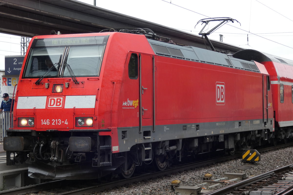 146 213 mit dem RB 17123 (Offenburg - Freiburg(Brsg.)Hbf) am 14.06.2020 im Bahnhof Lahr.