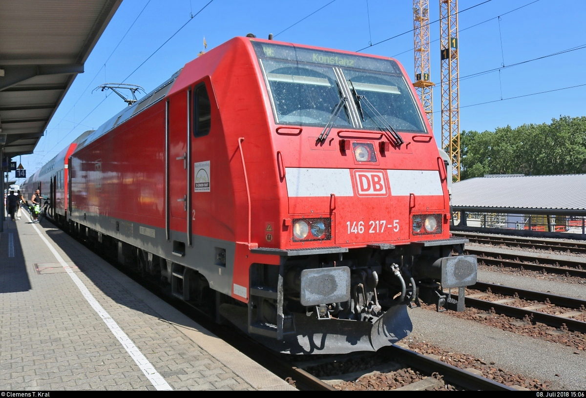 146 217-5 von DB Regio Baden-Württemberg als RE 4731 nach Konstanz steht in seinem Startbahnhof Karlsruhe Hbf auf Gleis 14.
(verbesserte Version)
[8.7.2018 | 15:06 Uhr]