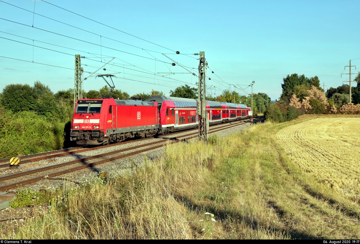 146 217-5 mit Schublok 146 220-9, mit Job-Werbung, unterwegs in Engen-Welschingen.
Viele Grüße zurück an den Tf!

🧰 DB Regio Baden-Württemberg
🚝 RE 4738 Konstanz–Karlsruhe Hbf
🚩 Bahnstrecke Offenburg–Singen (Schwarzwaldbahn (Baden) | KBS 720)
🕓 6.8.2020 | 19:17 Uhr