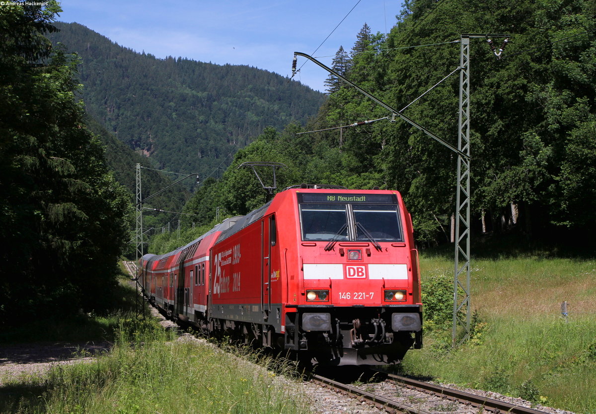 146 221-7  25 Jahre RAB  mit der RB 17213 (Freiburg(Brsg)Hbf-Neustadt(Schwarzw)) bei Posthalde 24.6.19