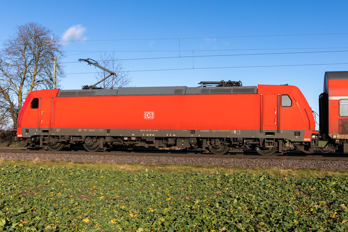 146 227-4 als RE8 bei Bremen Mahndorf. 8.1.23